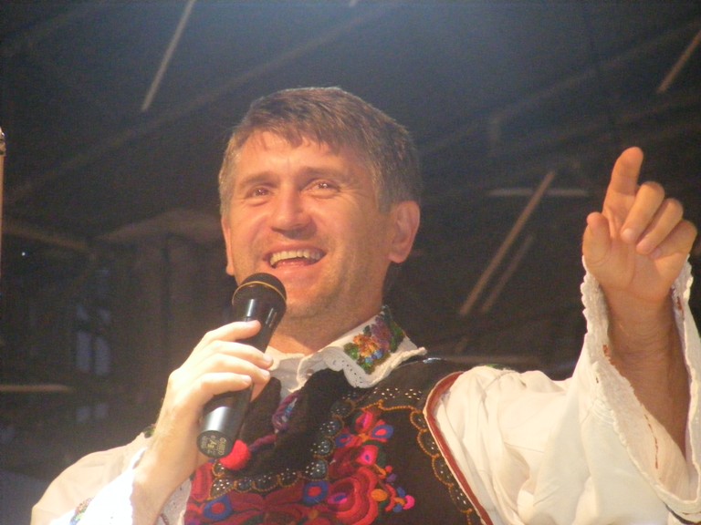 Cristian Pomohaci a fost obligat sa aleaga intre muzica si preotie