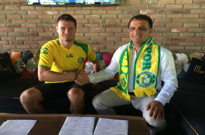 E oficial. Marius Niculae a semnat contractul cu Sanliurfaspor in prezenta presedintelui clubului turc