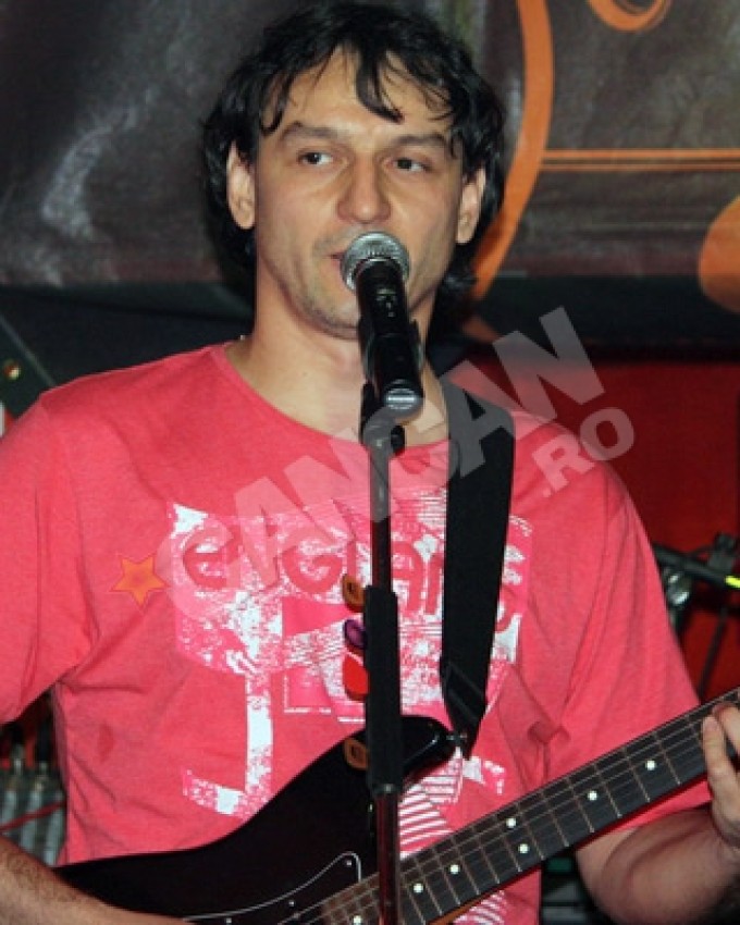 Andrei Paunescu este pasionat de muzica, iar proiectele sale sunt foarte apreciate printre iubitorii genului folk