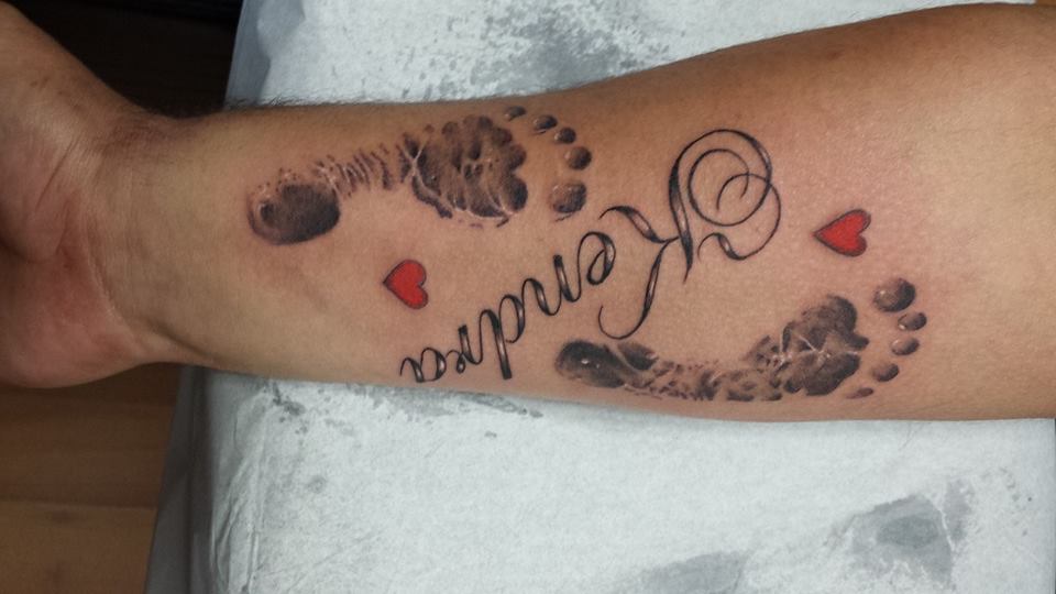 Catalin si-a tatuat numele fetitei lui