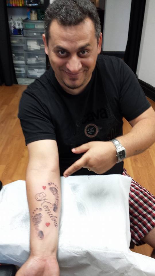 Catalin si-a tatuat numele fetitei lui