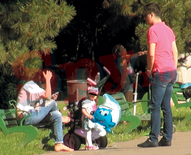 Diana si-a scos sotul si fiica in parc