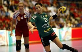 Asa arata Cristina Varzaru, cu mingea in mana