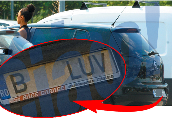 Ana si-a schimbat numerele la masina