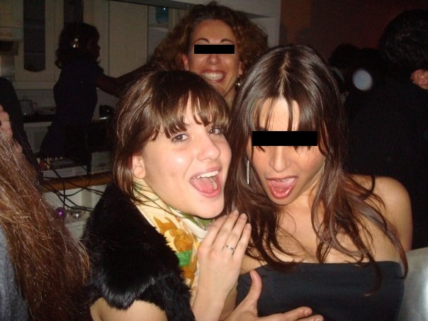 Charlotte se distreaza copios la petreceri