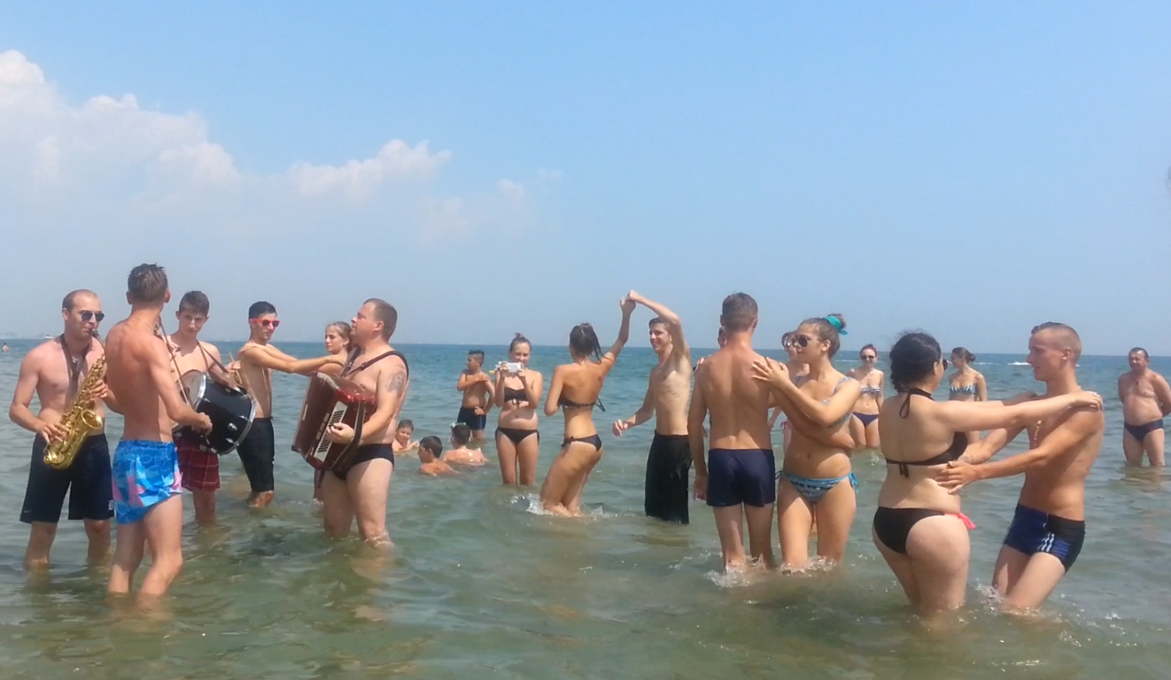 Dansatorii nu au intampinat niciune fort in a dansa in apa