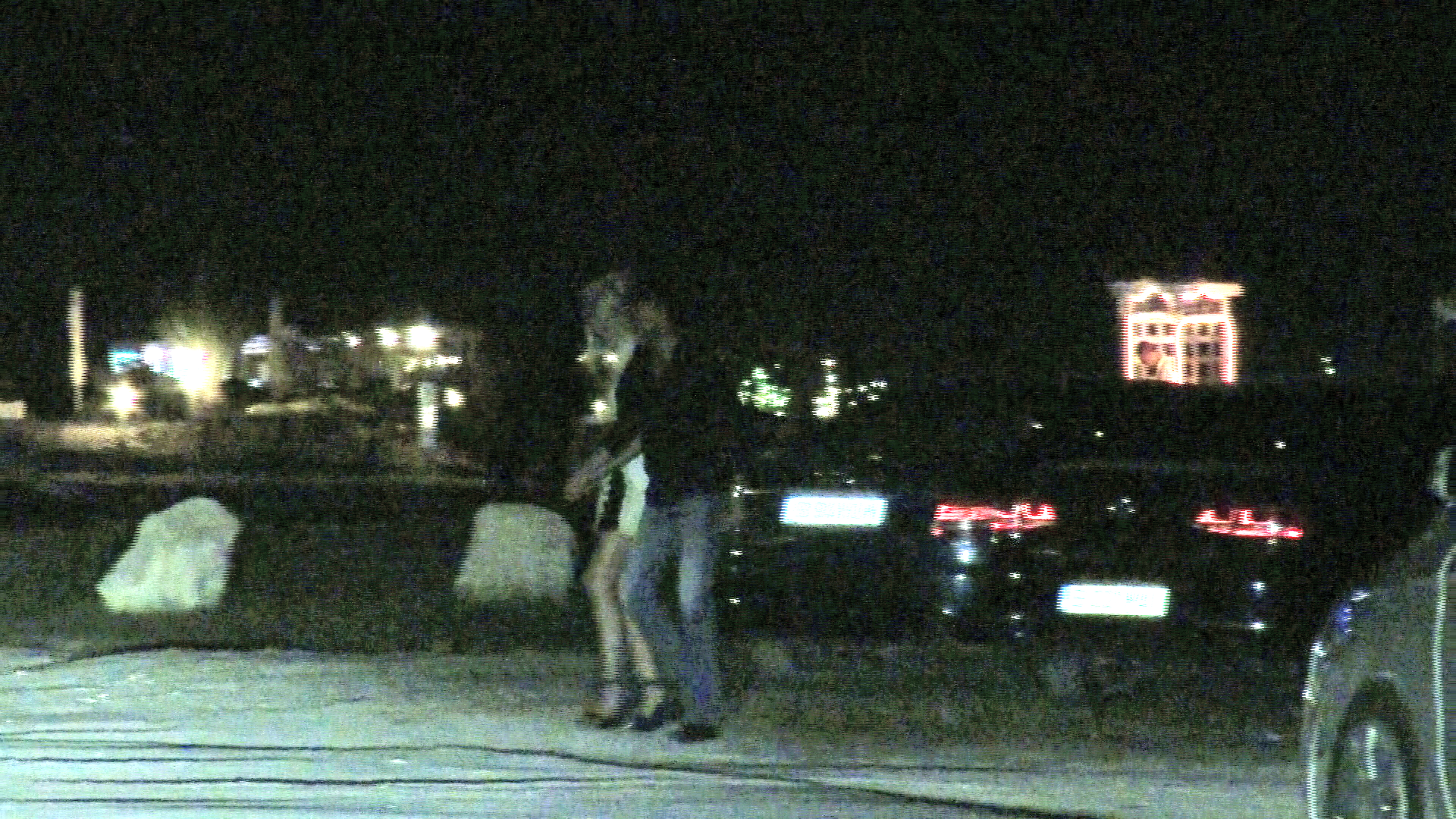 Adelina si Cristian se tin de mana, insa reusesc cu greu sa se tina pe picioare