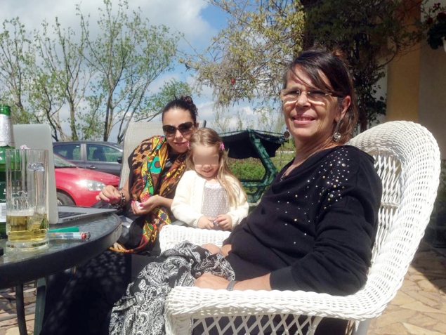 Sabina si fiica ei Ana Patriciu, la vila din Snagov
