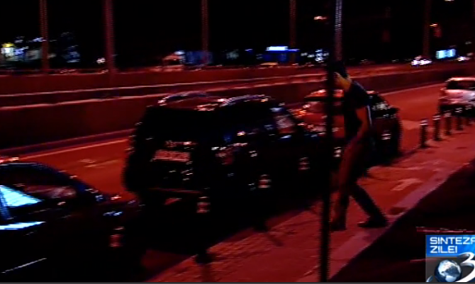 Badea a parasit platoul improvizat cu o bata in mana