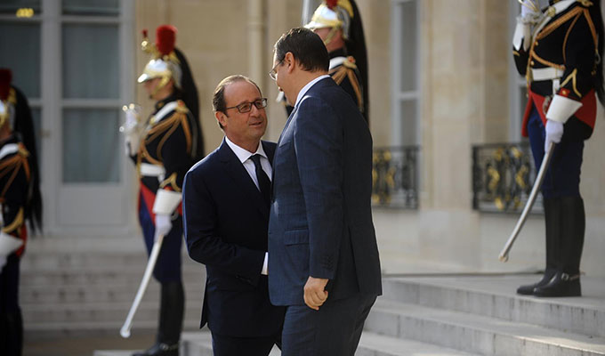 Premierul sta de vorba cu Francois Hollande