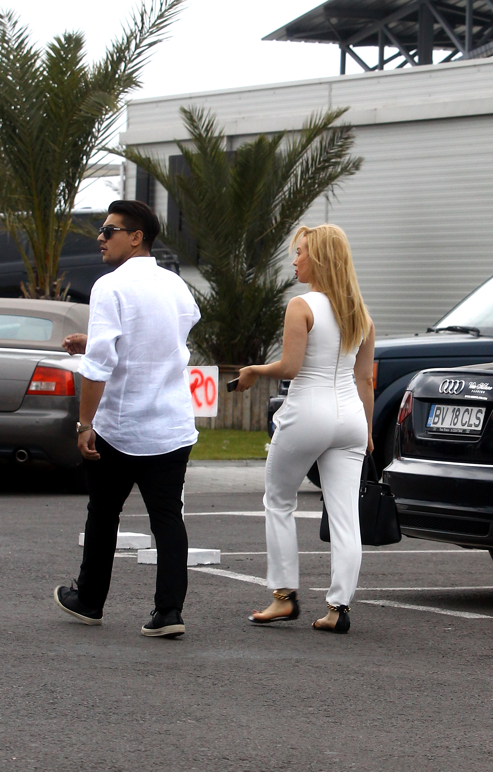 Xonia s-a iongrasat considerabiul, lucru care se vede atat la fund, cat si la picioare si la brate