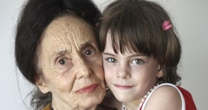 Adriana Iliescu isi creste cu greu fetita, pe Eliza, acum in varsta de noua ani