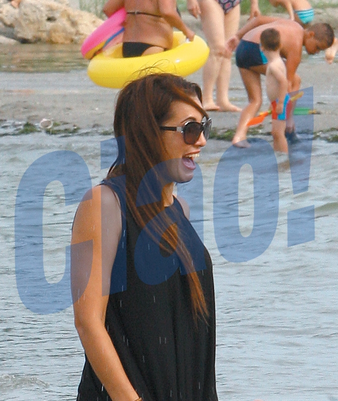 Solista n-a vrut sa-si dea rochia jos in apa