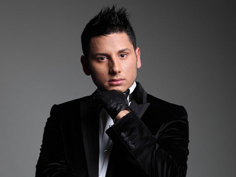 Stilistul Adrian Pescariu a dobandit notorietate participand la prezentarile de moda din cluburi