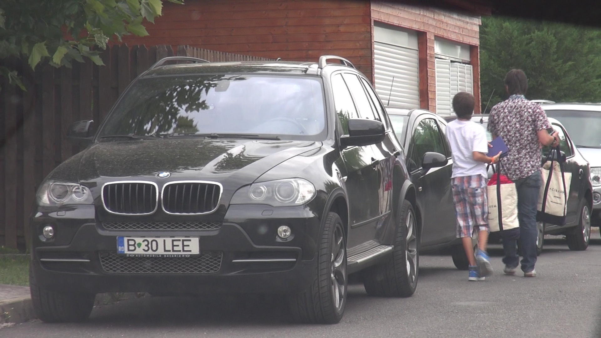 La prima vedere, am zice ca Tuncay a venit cu baiatul de la niste cursuri