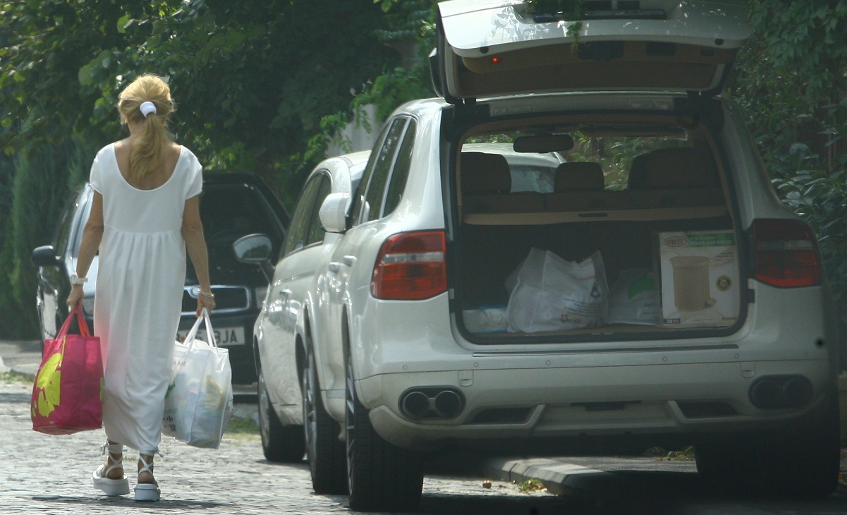 In prezent Dana merge cu o masina de teren