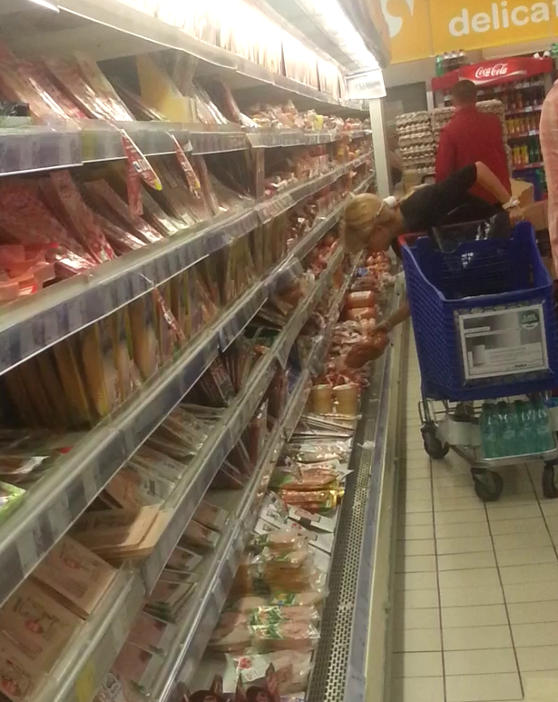 Vaduva lui Dinu Patriciu a cumparat mezeluri ca pentru o petrecere