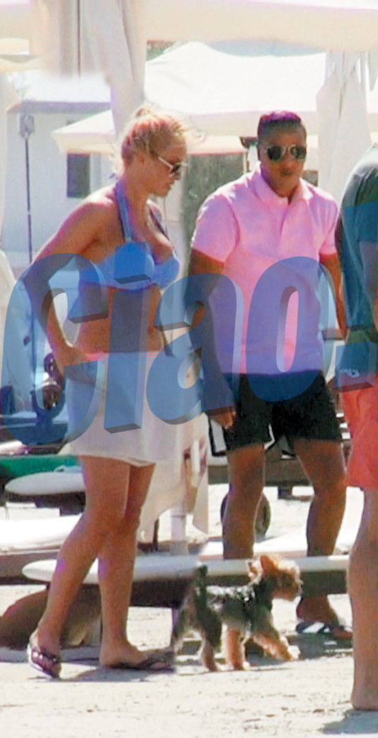 Vica si Farid, incinsi pe plaja de la Mamaia