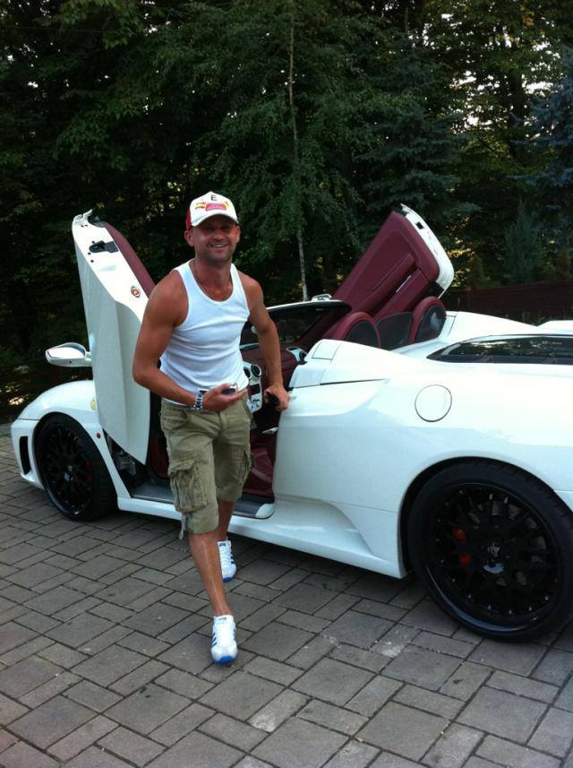 Osanul are o pasiune pentru masinile scumpe