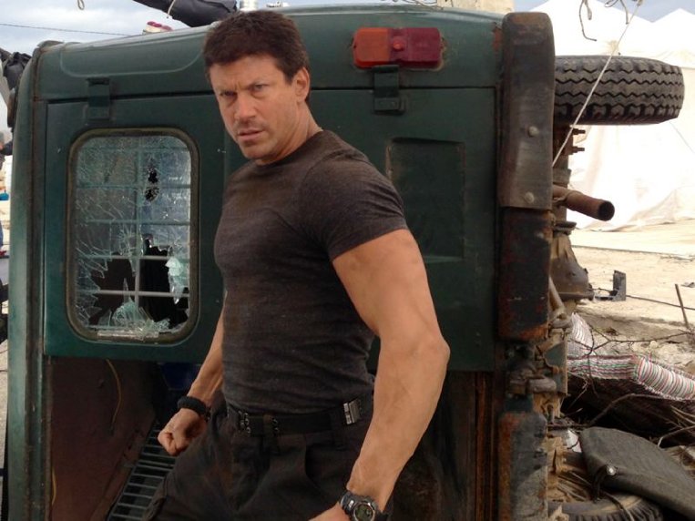 Logan a ajucat in mai multe filme de actiune