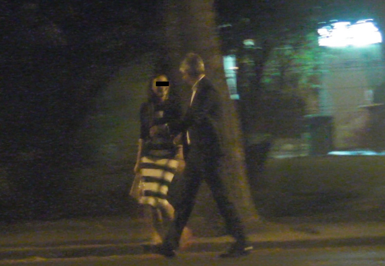 Ministrul nu a scapat-o din ochi pe iubita lui