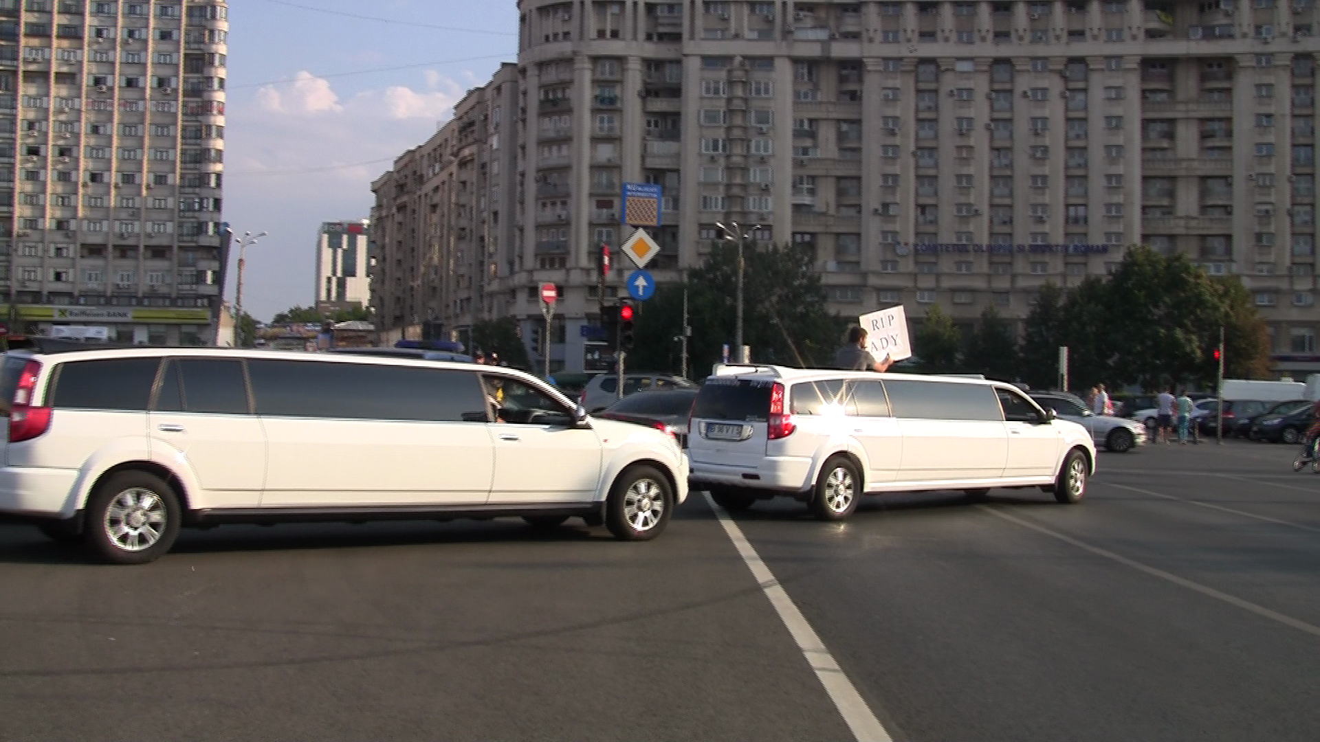 Si fostii colegi ai lui Adi au venit sa ii aduca acestuia un omagiu