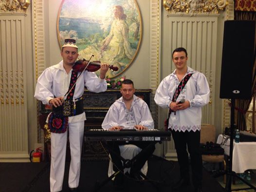 Vasilica este cunoscut pentrru talentul cu care manuieste arcusul