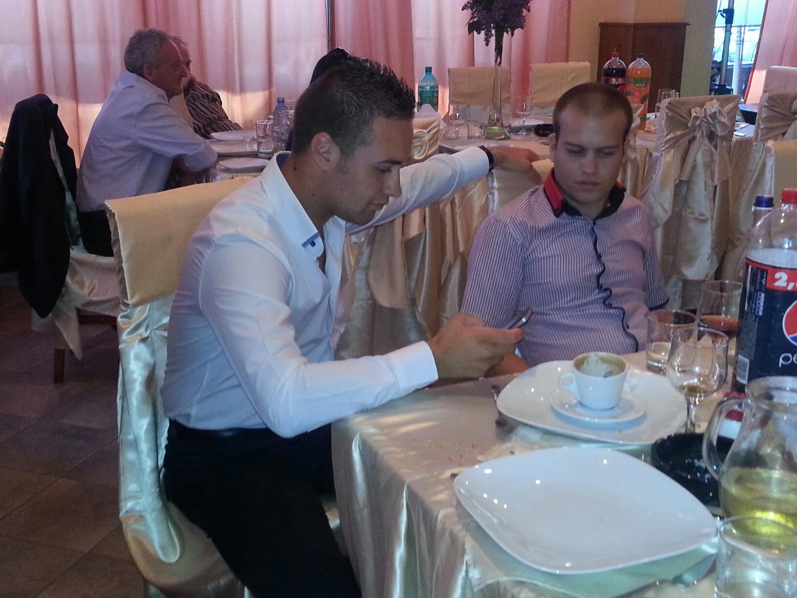 Adrian alaturi de cel mai bun prieten al sau, Marian