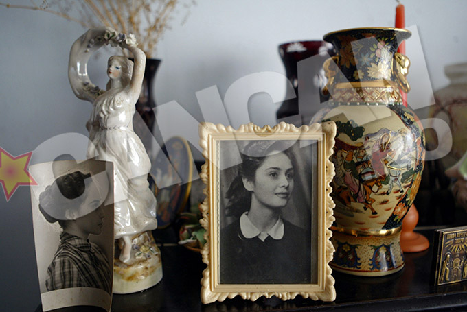 Fotografiile din tinerete, sunt pastrate la loc de cinste in casa Adrienei Iliescu
