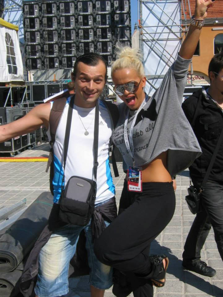 Andra Adam pare extrem de incantata de mesajul raelienilor