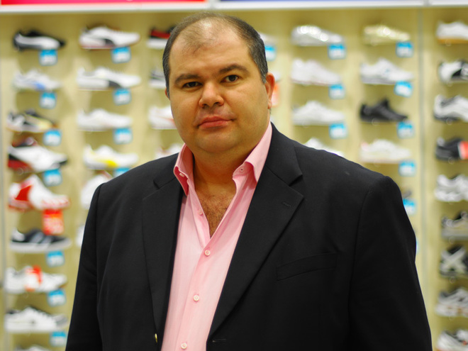 Panea figureaza ca parat in mai multe procese