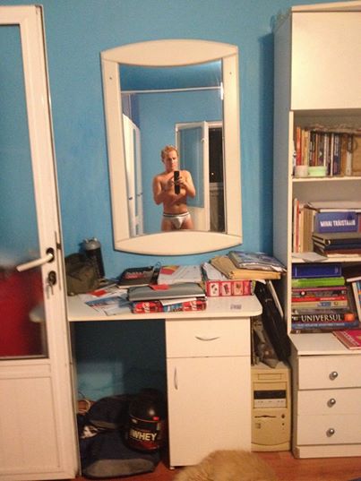 Cantaretul este obsedat de selfie-uri