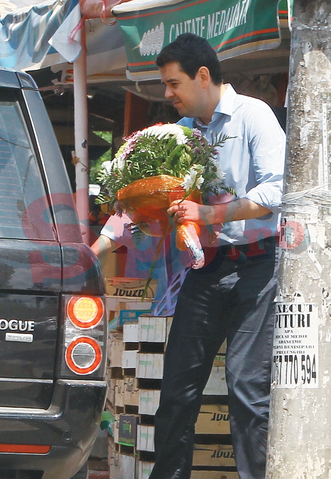 Sotul Cristinei i-a cumparat un buchet de flori