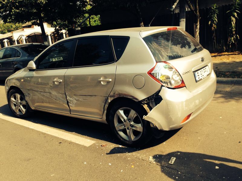 Masina avocatei are nevoie de reparatii in valoare de 3.000 de euro