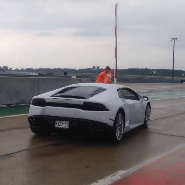 Puternicul bolid a plecat in forta de pe loc