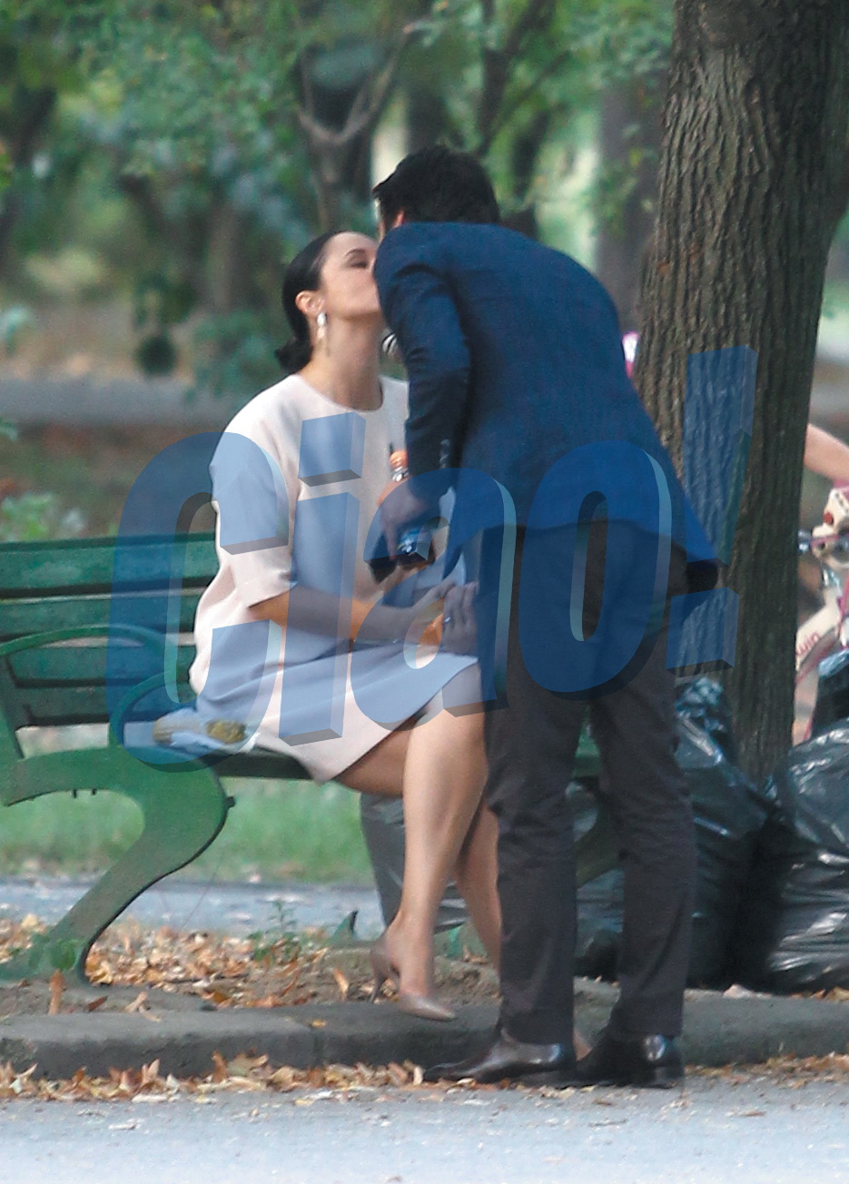 Tras de Andreea Marin, Tuncay s-a conformat si si-a sarutat iubita