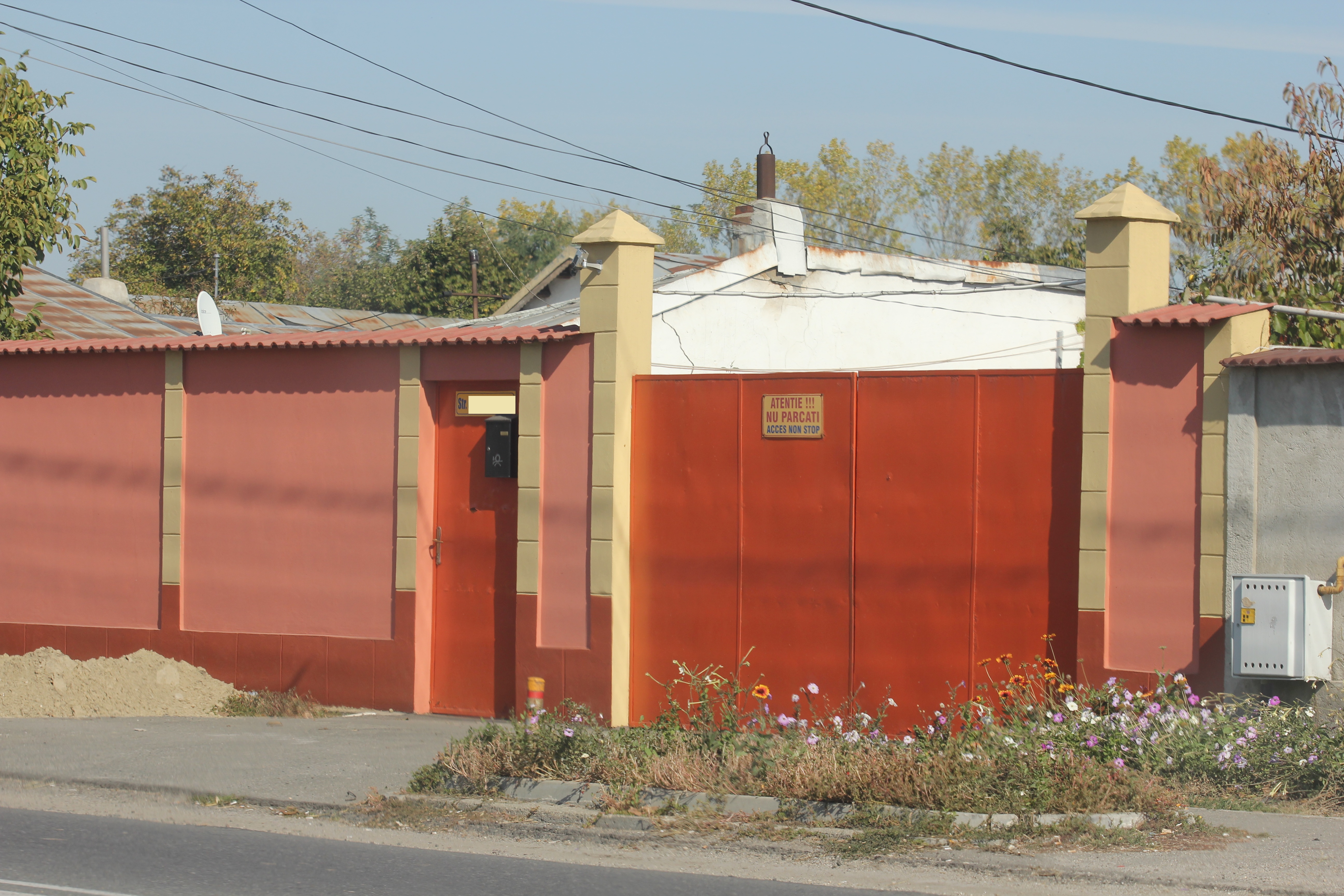 Familia de taximetristi interlopi si-a construit o hala in Jilava