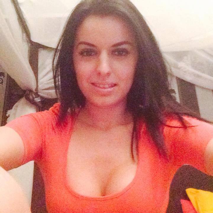 Gabriela Mititelu isi face selfiuri sexy