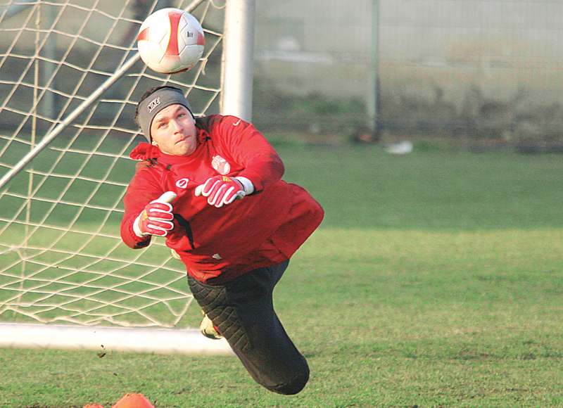 Fostul portar al lui Dinamo a avut o criza de nervi dupa partida cu CFR Cluj. Acesta s-a certat cu Mircea Rednic