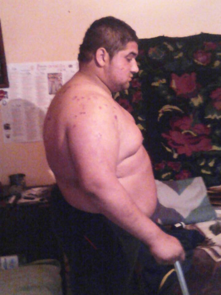 Asa arata Marius acum, ajuns la 150 de kilograme