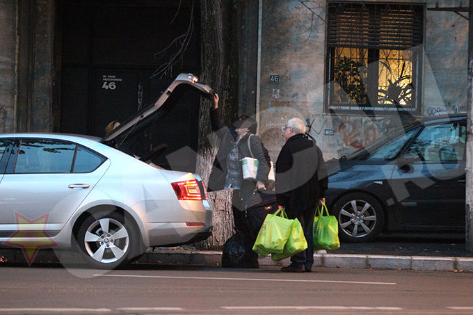 I-a umplut sacosele amantei