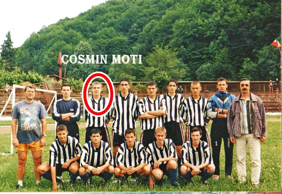 Fotbalistul a jucat pe terenuri foarte grele si intr-un echipament rudimentar