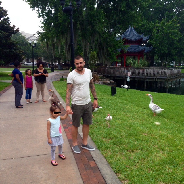 Mihai incearca sa stea cat mai mult timp cu fetita lui