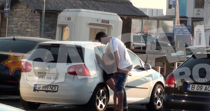 Sandulescu si iubita lui in parcarea clubului din Mamaia