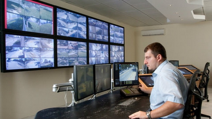 Rovinieta este verificata prin intermediul camerelor de luat vederi, care confrunta numarul masinii cu baza de date.