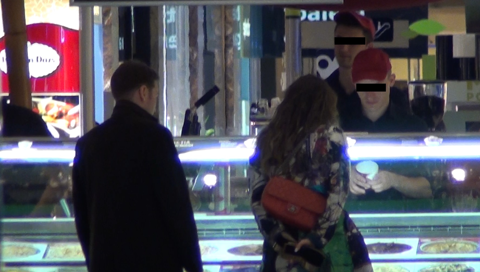 Dan Sova a asteptat sa fie servit cu inghetata