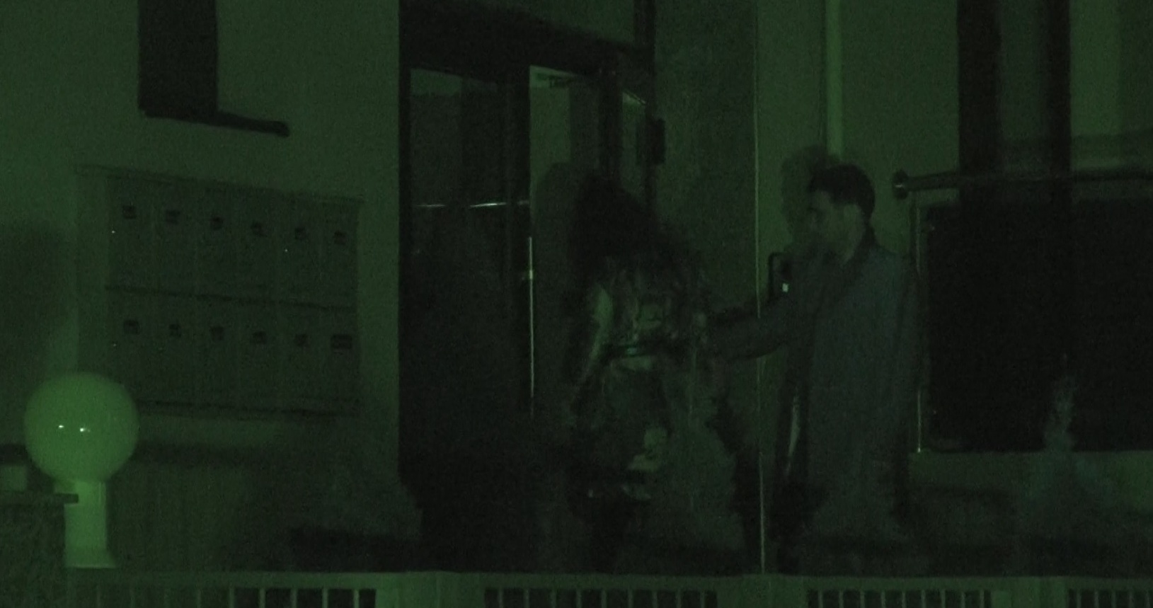 Sova i-a deschis usa, elegant, partenerei sale