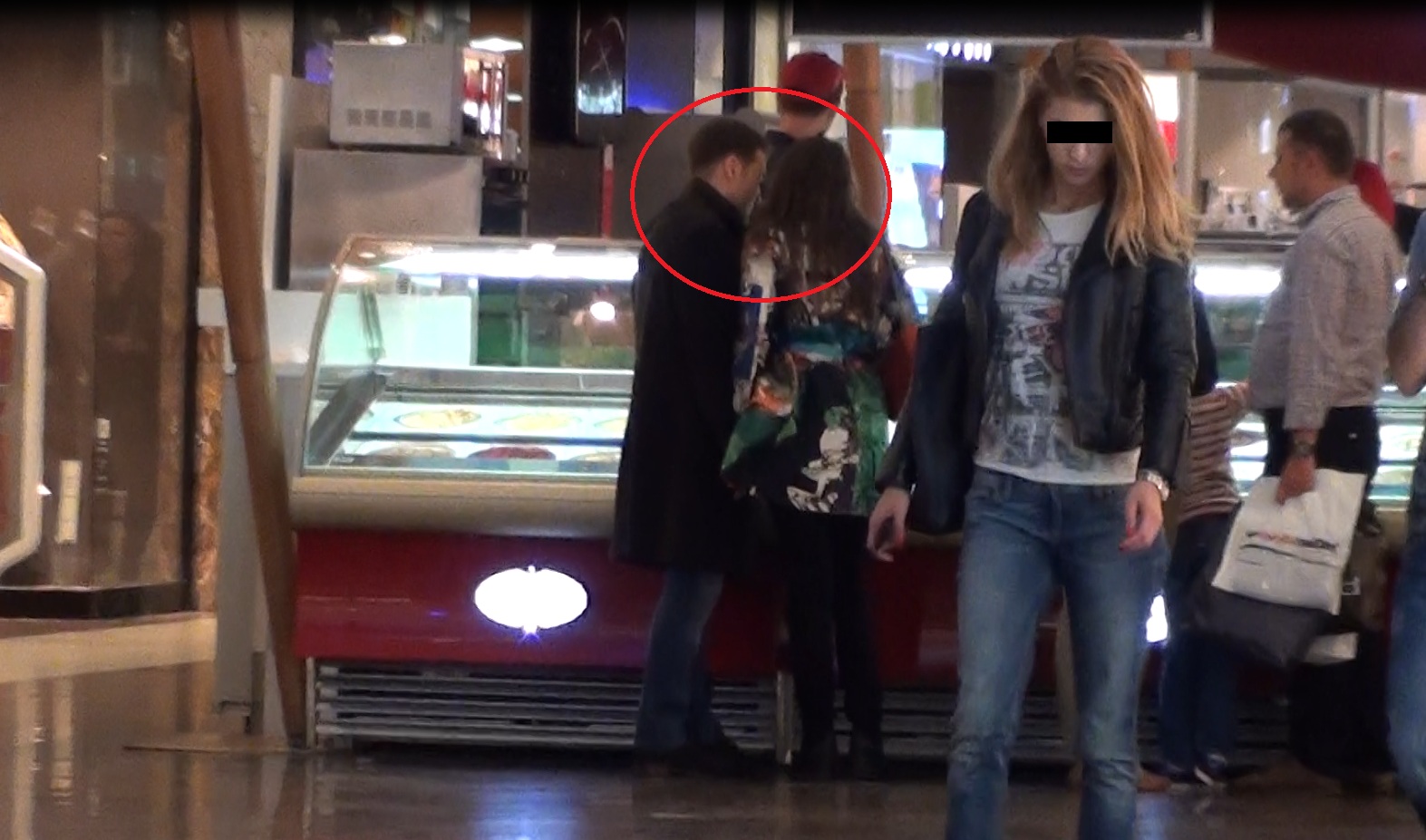 El s-a consultat cu partenera lui in privinta aromelor