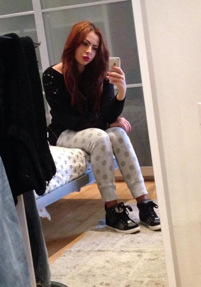 Eleva care si-a acuzat profesorul de viol este fericita in Belgia