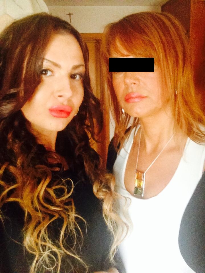 Oana a pozat alaturi de mama ei